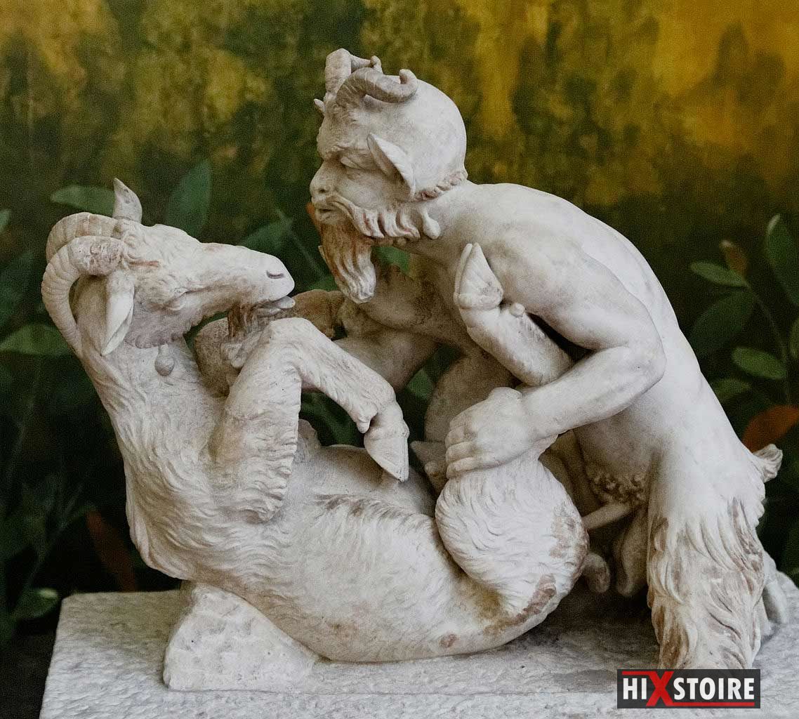 Pan s'accouplant avec une chèvre
Parmi les diverses représentations sexuelles découvertes à Pompéi et à Herculanum, la sculpture du dieu Pan ayant un rapport sexuel avec une chèvre est certainement la plus obscène ou en tous cas la plus dérangeante.